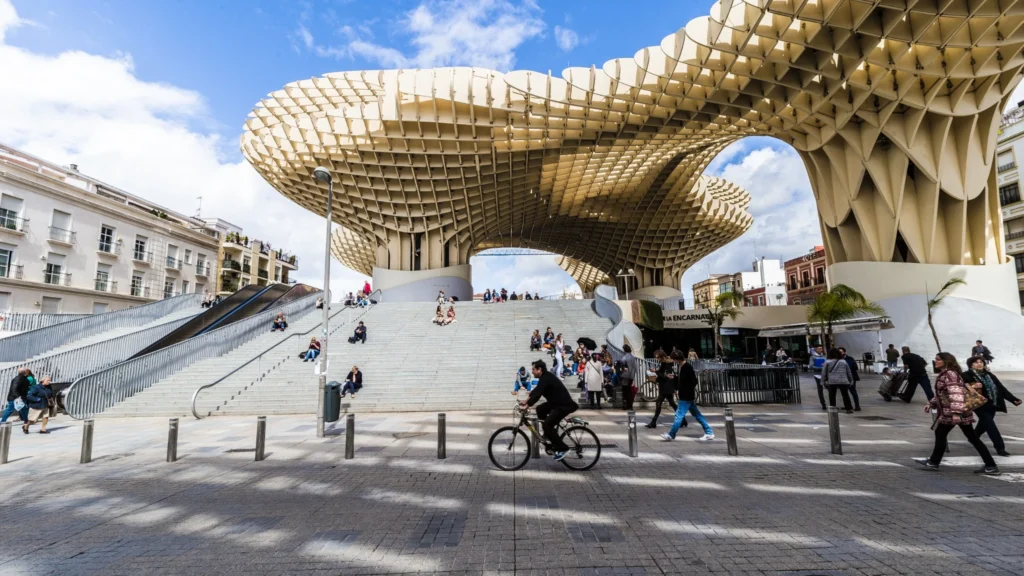 Open-air cultural spaces in Seville as part of an immersive Spanish learning experience